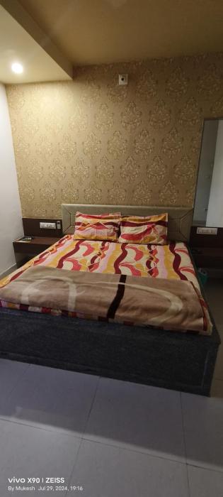 hotel pawar palace and restaurant