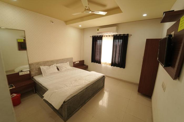 hotel pawar palace and restaurant