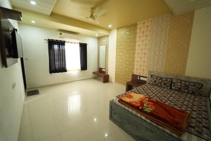 hotel pawar palace and restaurant