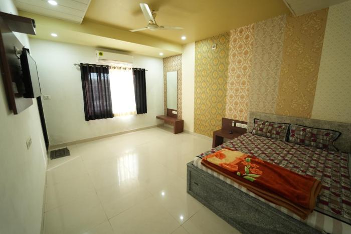 hotel pawar palace and restaurant