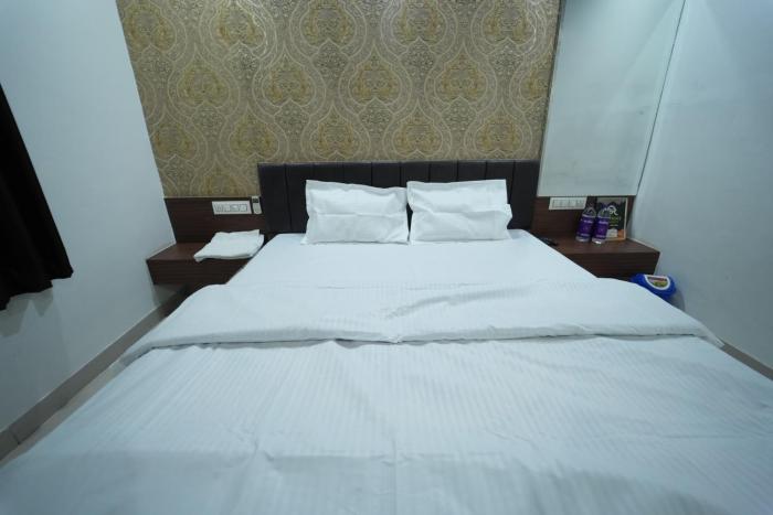 hotel pawar palace and restaurant