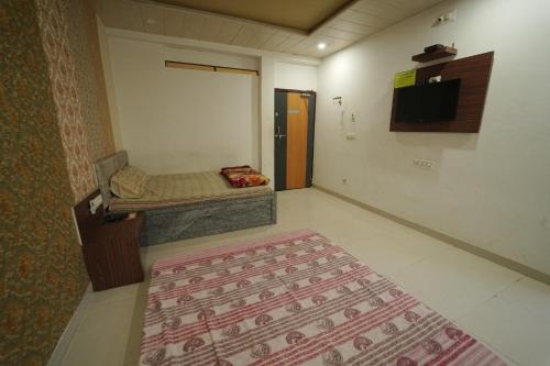 hotel pawar palace and restaurant