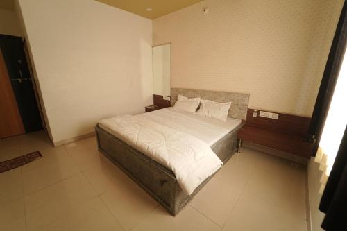 hotel pawar palace and restaurant