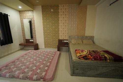 hotel pawar palace and restaurant