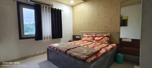 hotel pawar palace and restaurant