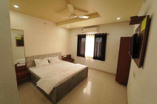 hotel pawar palace and restaurant