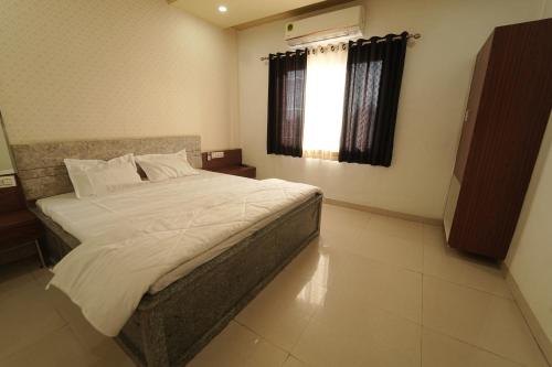 hotel pawar palace and restaurant