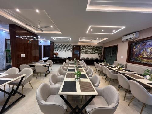 hotel mango tree vrindavan