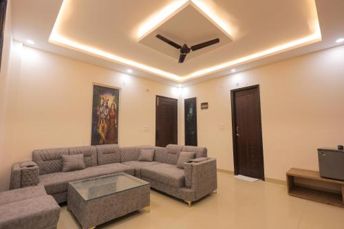 hotel mango tree vrindavan