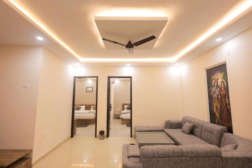 hotel mango tree vrindavan