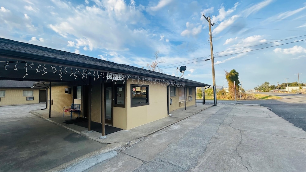 relax inn by oyo sulphur hwy 90