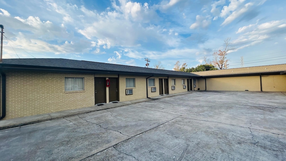 relax inn by oyo sulphur hwy 90