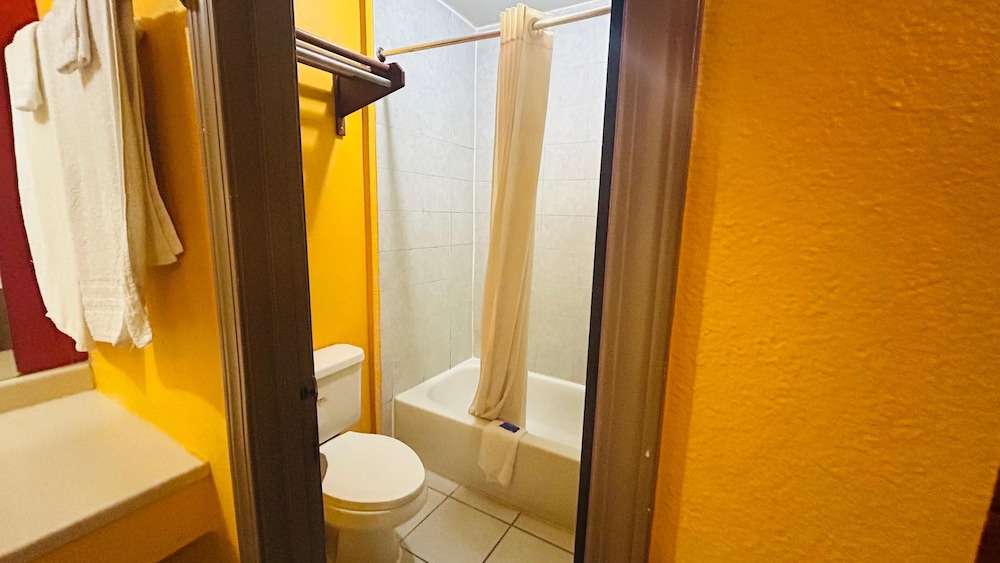 relax inn by oyo sulphur hwy 90