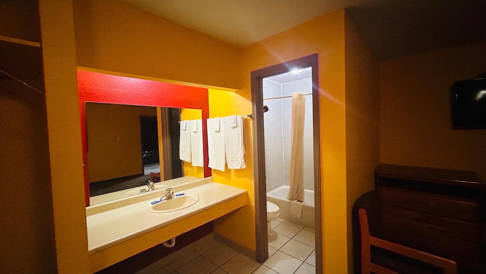 relax inn by oyo sulphur hwy 90