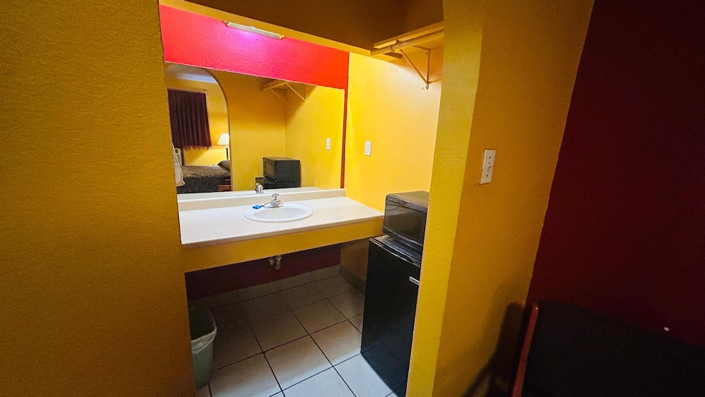 relax inn by oyo sulphur hwy 90