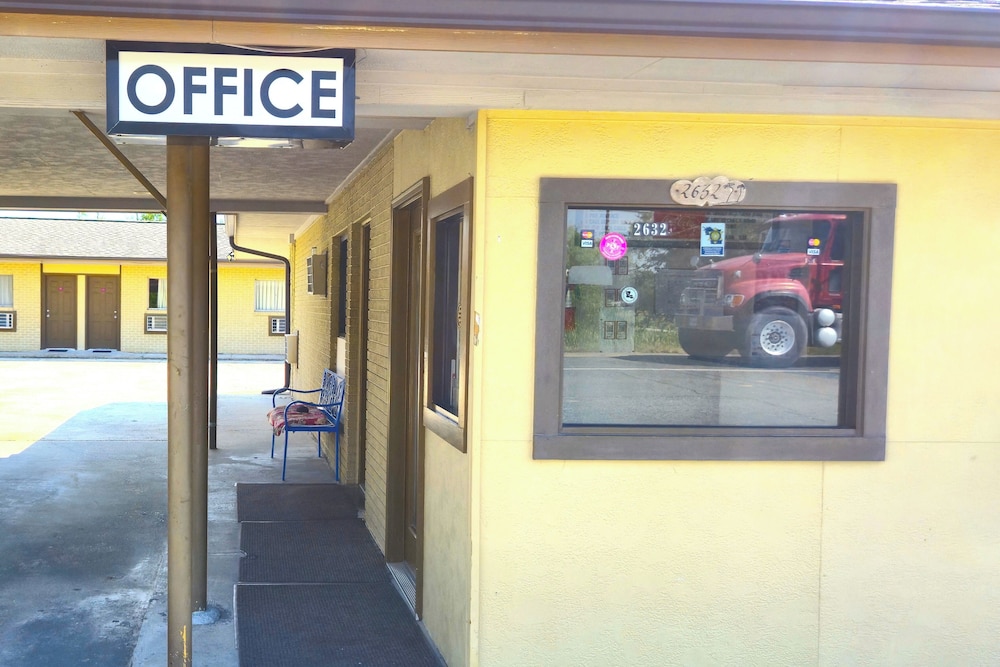 relax inn by oyo sulphur hwy 90