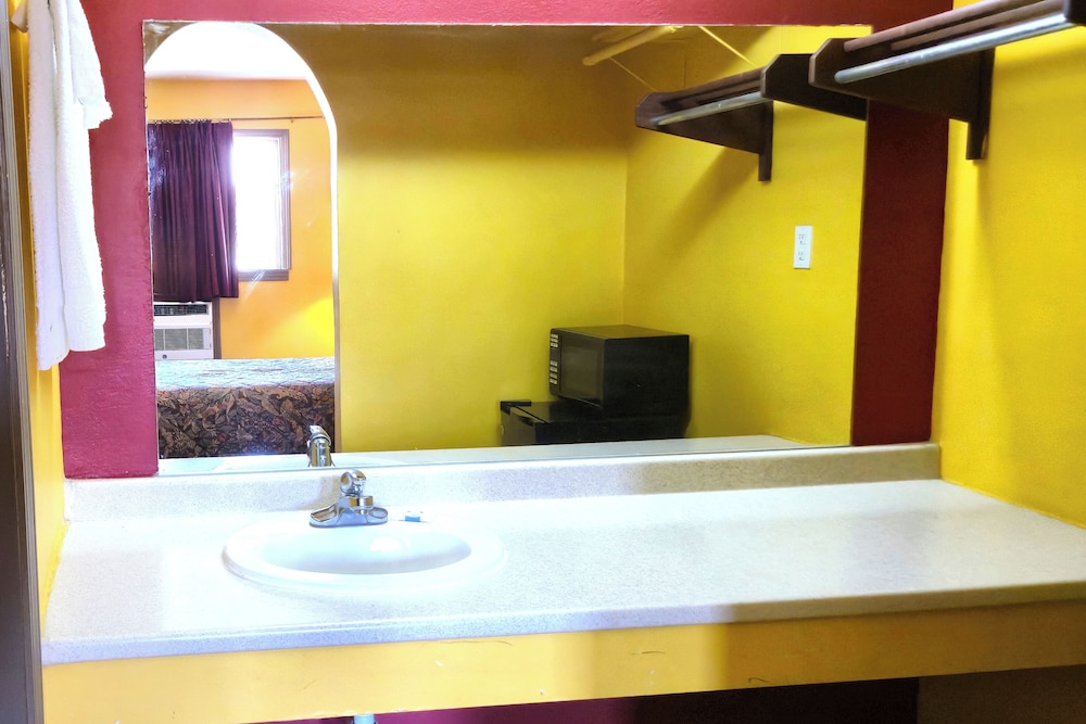 relax inn by oyo sulphur hwy 90