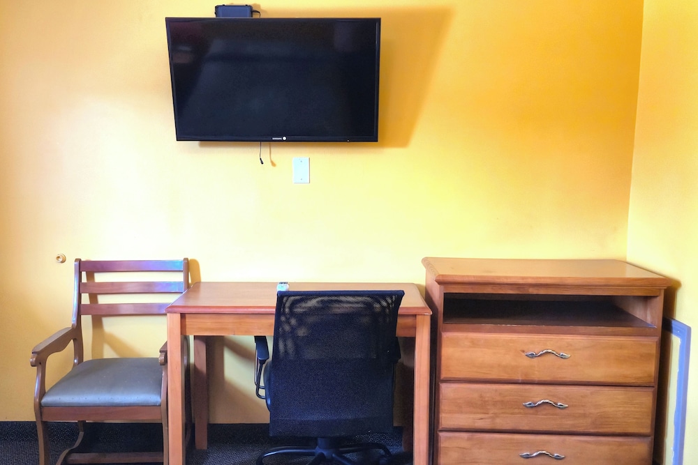 relax inn by oyo sulphur hwy 90