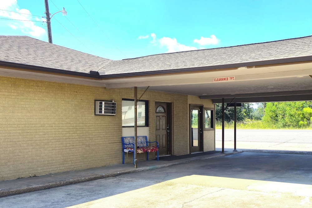 relax inn by oyo sulphur hwy 90