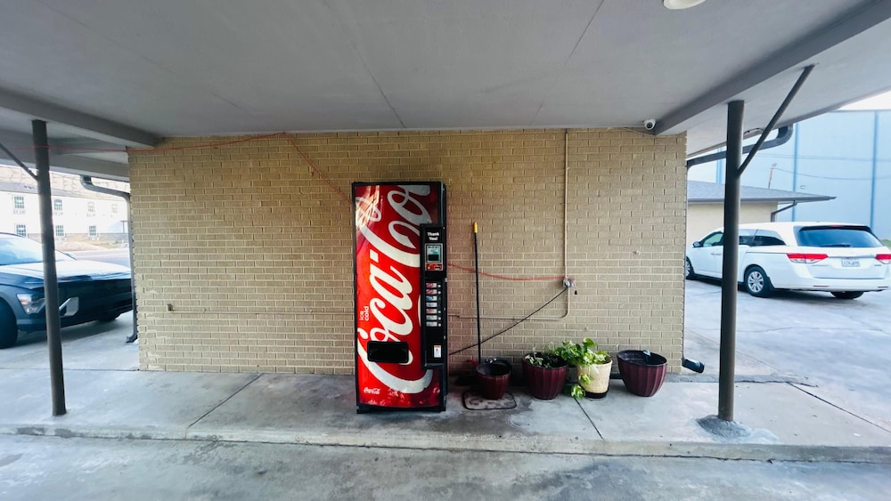 relax inn by oyo sulphur hwy 90