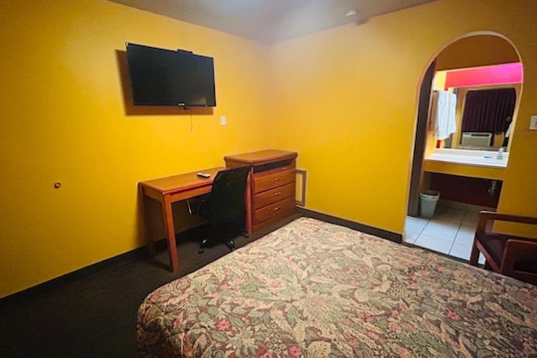 relax inn by oyo sulphur hwy 90
