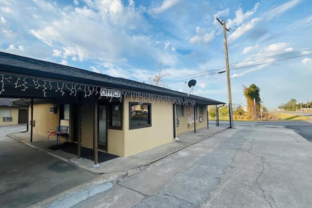 relax inn by oyo sulphur hwy 90