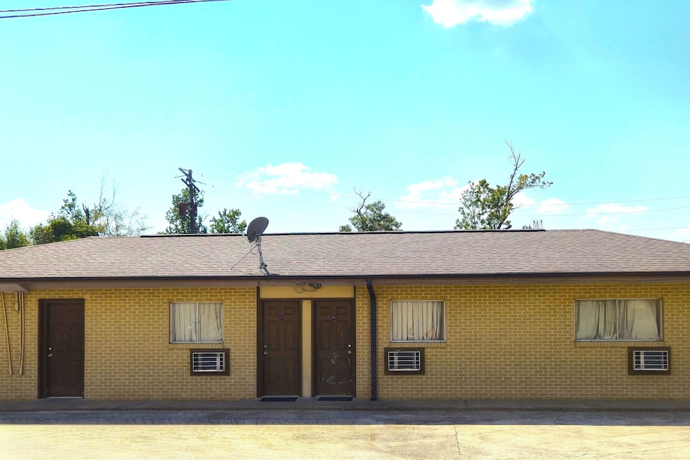 relax inn by oyo sulphur hwy 90