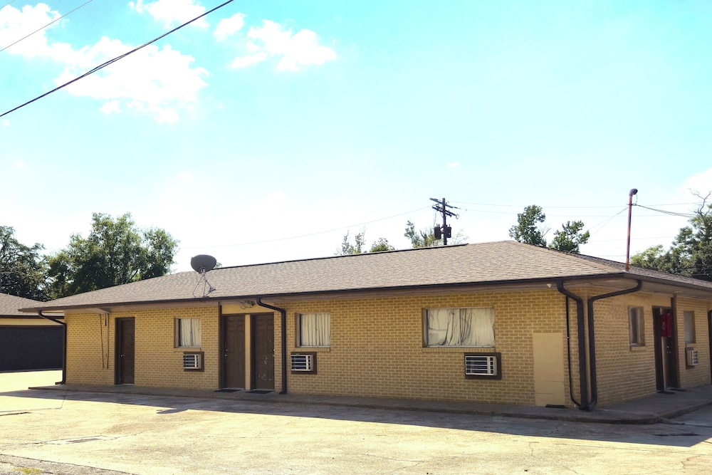 relax inn by oyo sulphur hwy 90