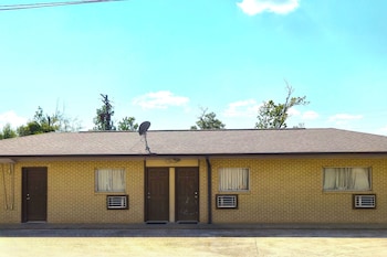 relax inn by oyo sulphur hwy 90
