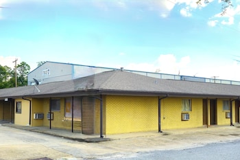 relax inn by oyo sulphur hwy 90