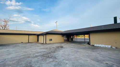 Relax Inn By Oyo Sulphur Hwy 90,,2 star