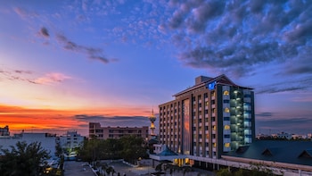 b2 suphan buri premier hotel