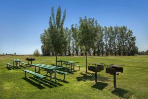 Travelodge By Wyndham Lemoore Near Naval Air Station,Lemoore>>Fresno,2 star