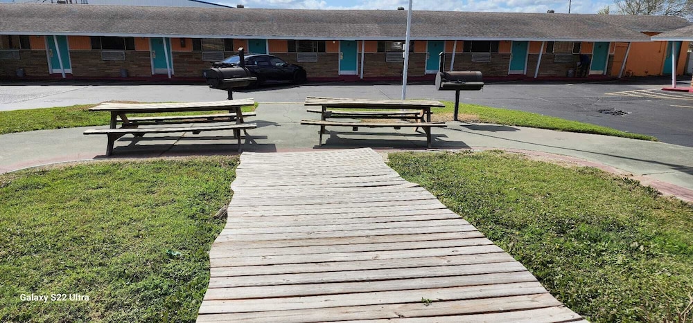 gulfway motel by oyo near airport i 37