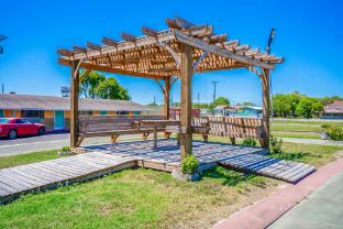 gulfway motel by oyo near airport i 37