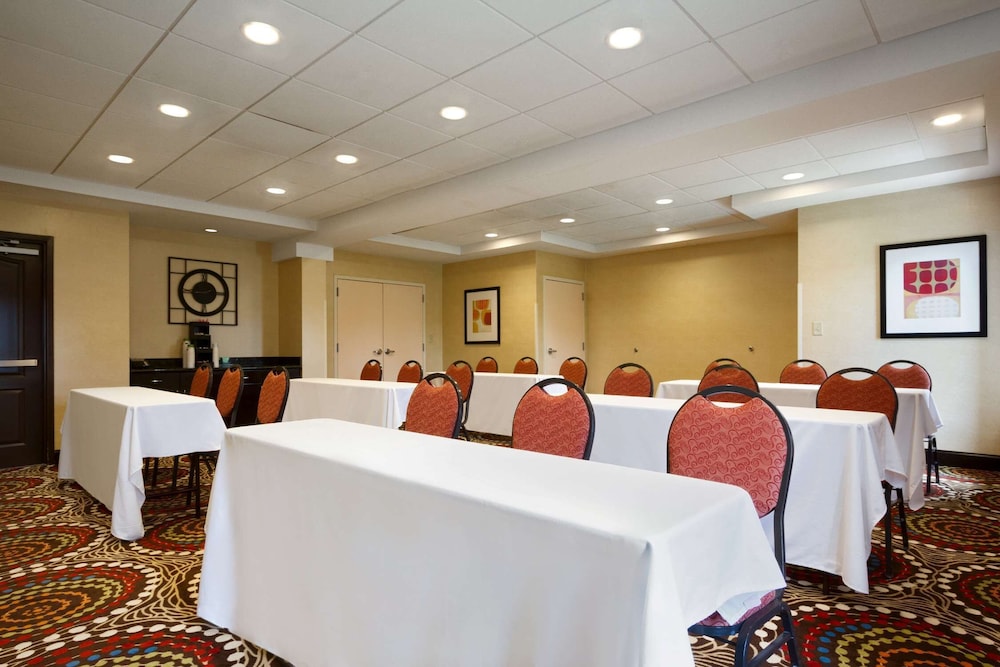 hampton inn lenoir city
