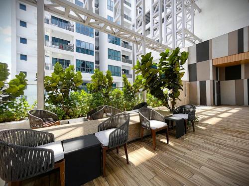 the lux deluxe by infinitum klcc 4 pax 1roomandhall