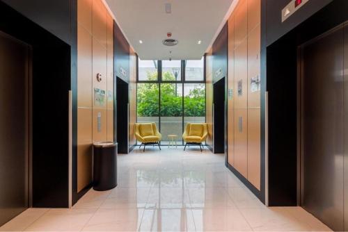 the lux deluxe by infinitum klcc 4 pax 1roomandhall