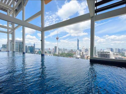 the lux deluxe by infinitum klcc 4 pax 1roomandhall