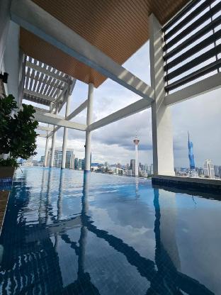 the lux deluxe by infinitum klcc 4 pax 1roomandhall