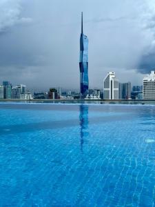 the lux deluxe by infinitum klcc 4 pax 1roomandhall