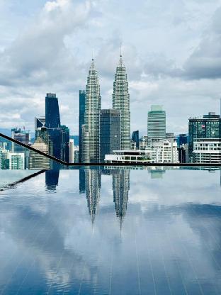 the lux deluxe by infinitum klcc 4 pax 1roomandhall