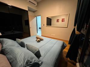 the lux deluxe by infinitum klcc 4 pax 1roomandhall