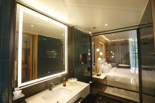 sapphire suites by arif castles