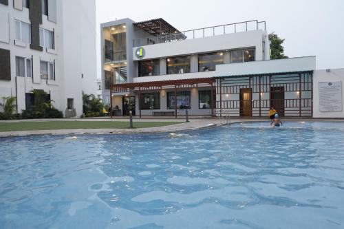 sapphire suites by arif castles