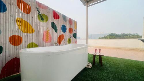 bluo penthouse cybercity bathtub terrace garden