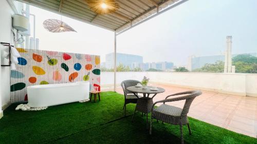 bluo penthouse cybercity bathtub terrace garden