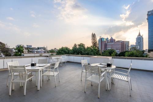 the pentouz lavelle road