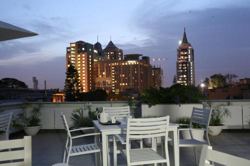 the pentouz lavelle road