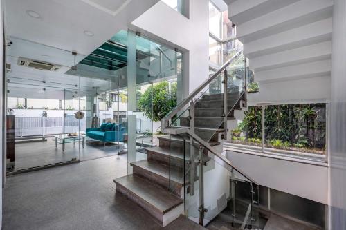 the pentouz lavelle road